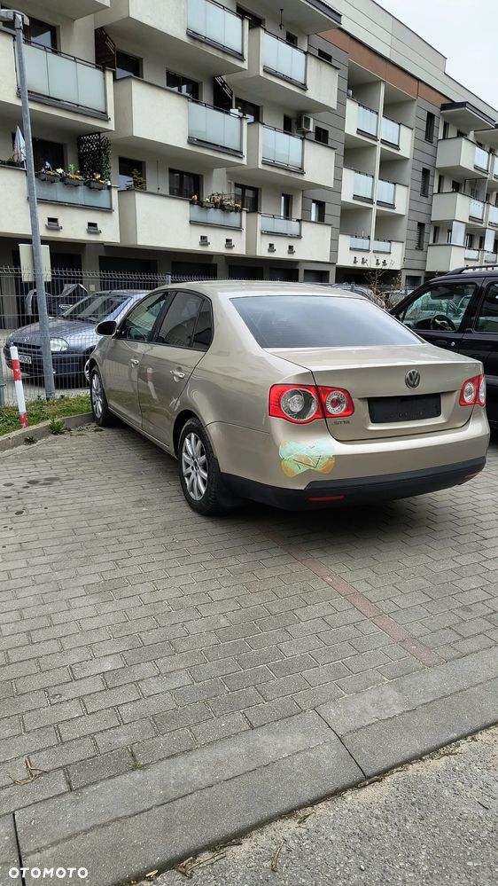 Volkswagen Jetta 1.6 Trendline - 6