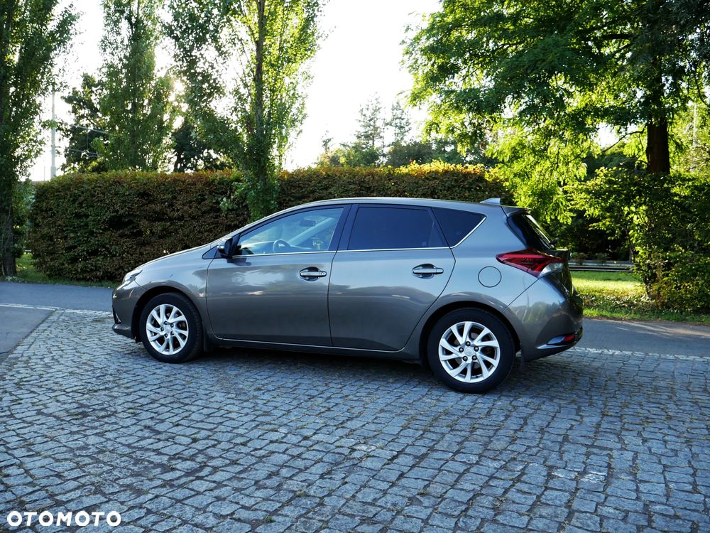 Toyota Auris 1.6 Premium - 2