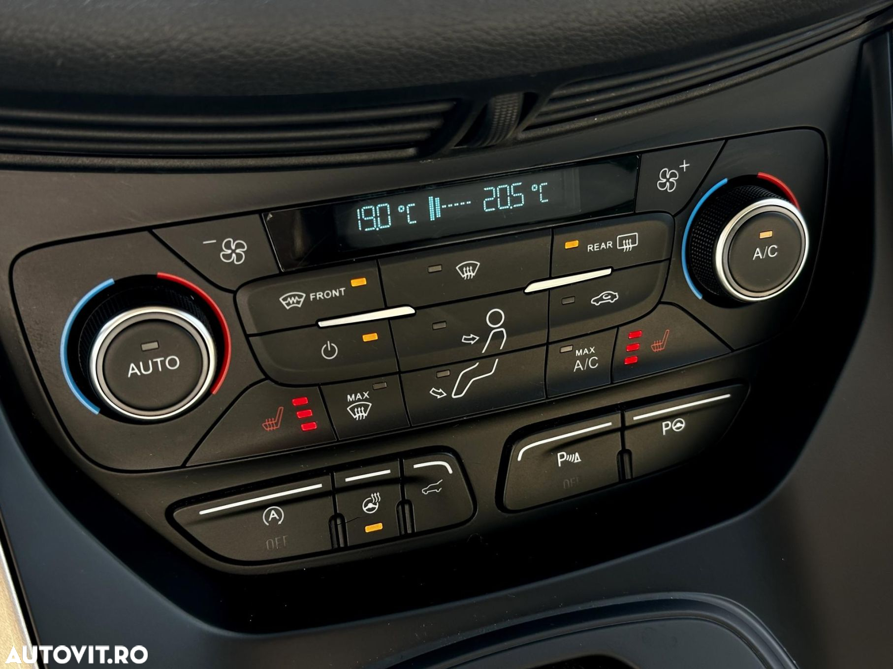 Ford Kuga - 17