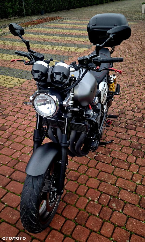 Yamaha XJR - 3