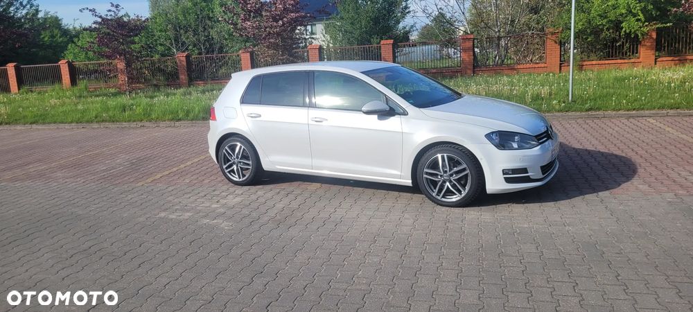 Volkswagen Golf - 1