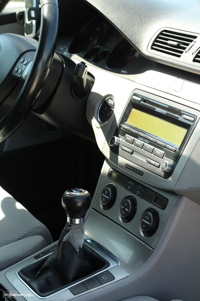 VW Passat Variant 2.0 TDI Confortline - 12