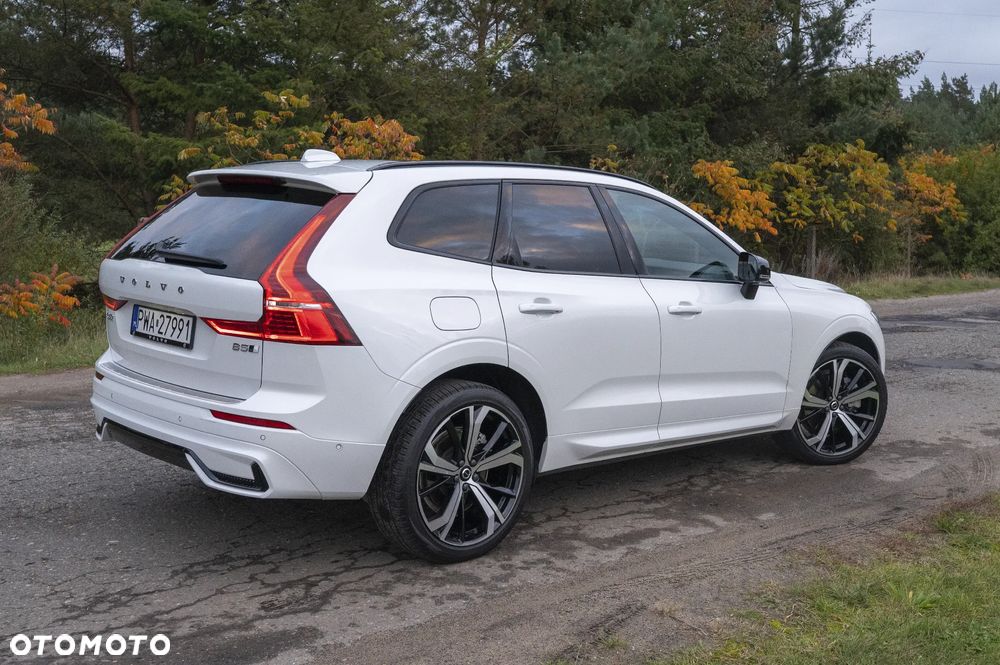 Volvo XC 60 B5 B AWD Ultimate Black Edition - 4