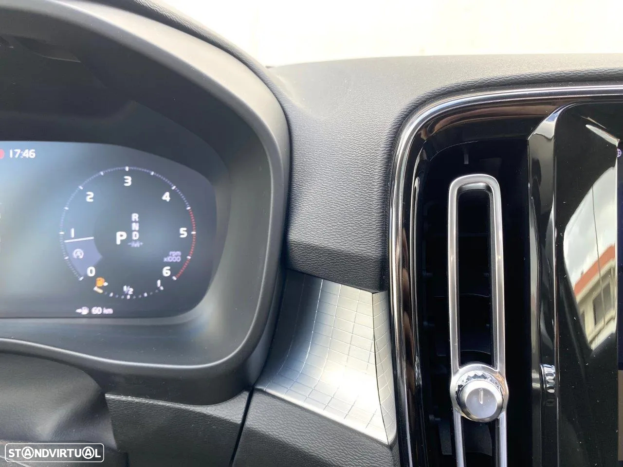 Volvo XC 40 2.0 D3 Momentum Plus Geartronic - 47
