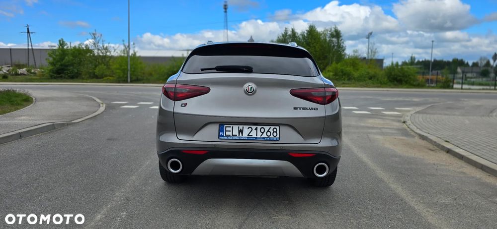Alfa Romeo Stelvio 2.0 Turbo 16V AT8-Q4 Veloce Ti - 11