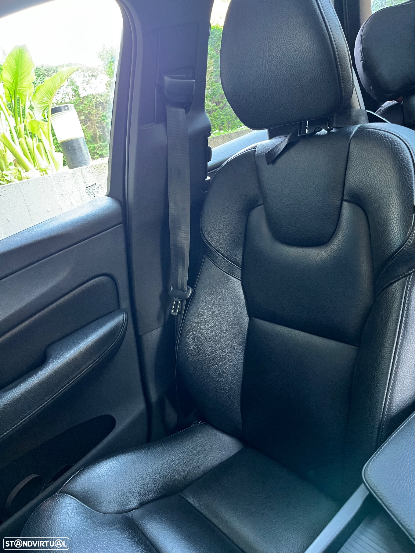 Volvo XC 60 2.0 D4 Momentum AWD Geartronic - 9