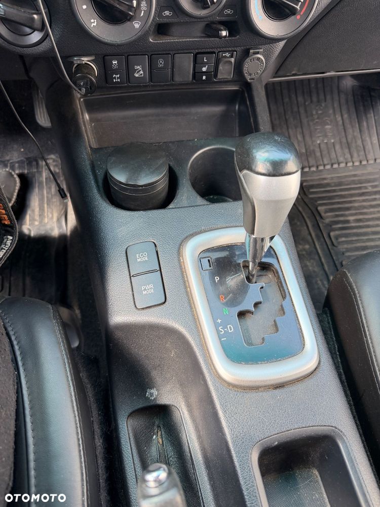 Toyota Hilux - 25