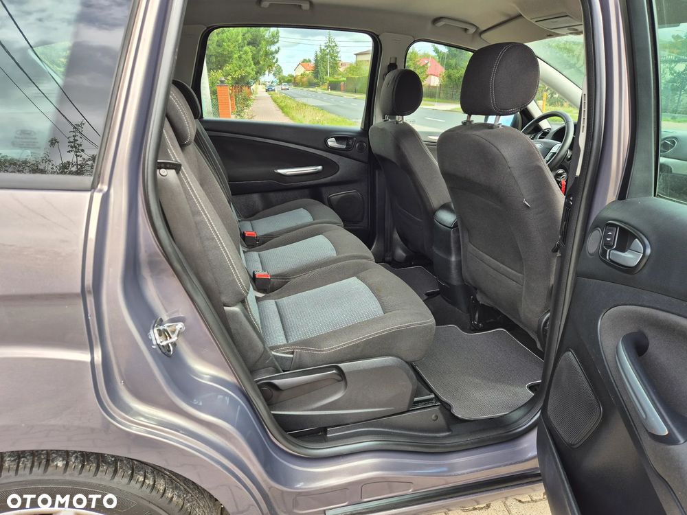 Ford S-Max - 12