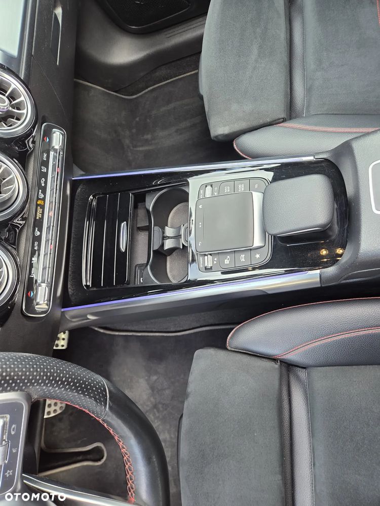 Mercedes-Benz GLB 220 d AMG Line 8G-DCT - 17