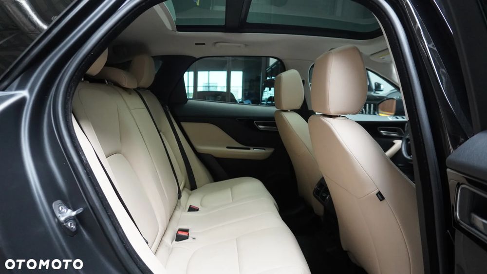 Jaguar F-Pace 2.0 i4P AWD R-Sport - 12