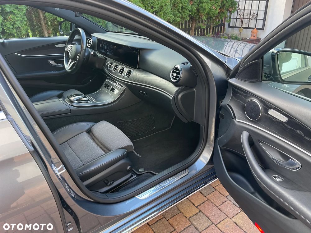 Mercedes-Benz Klasa E 220 d 4Matic T 9G-TRONIC Sportstyle Edition - 9