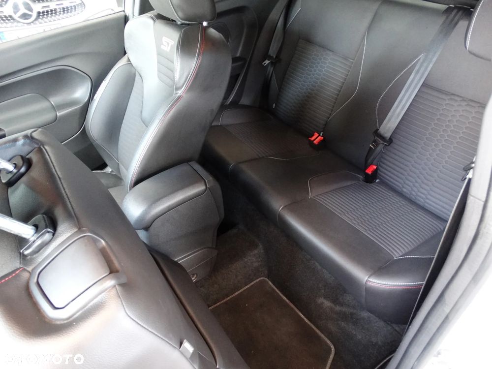 Ford Fiesta 1.6 EcoBoost ST200 - 32