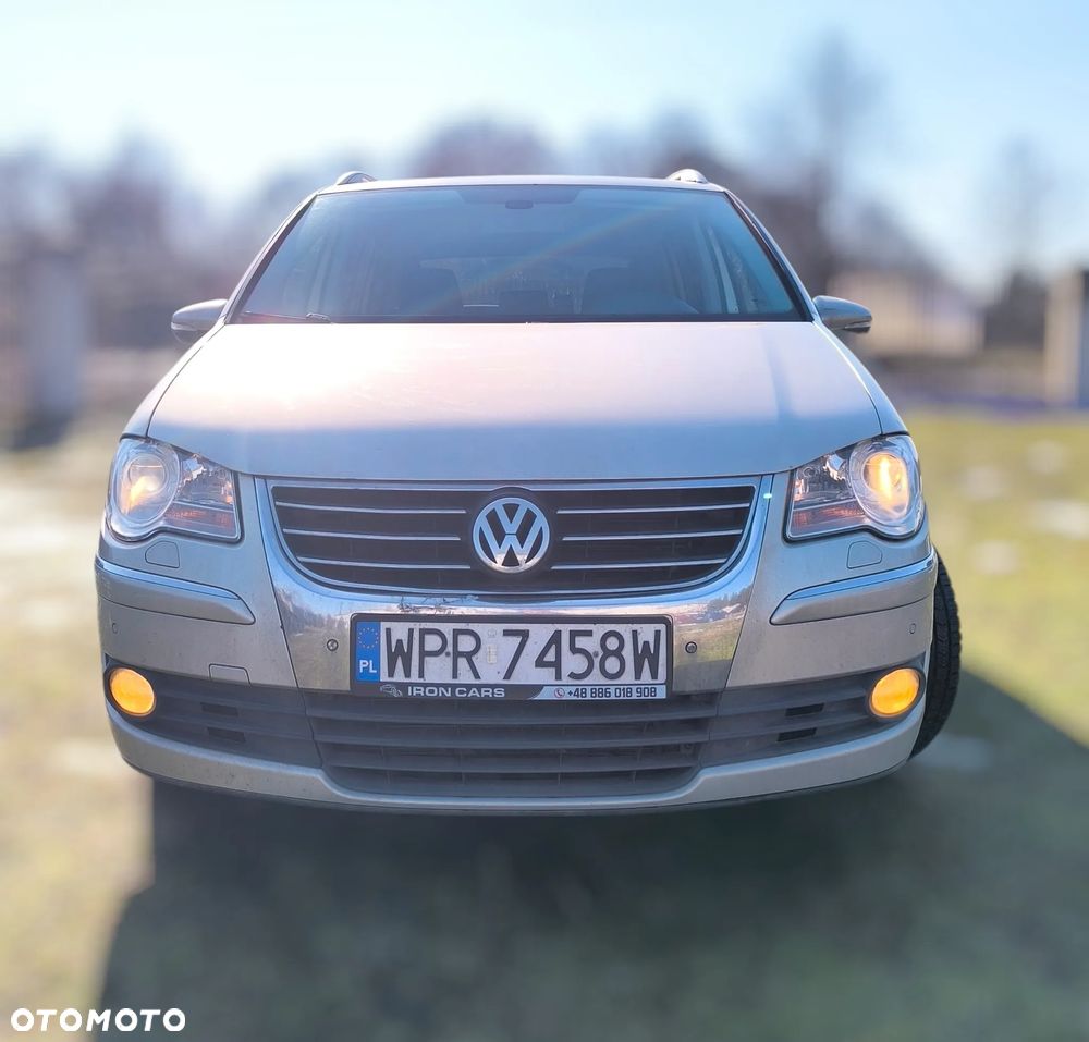 Volkswagen Touran 2.0 TDI DSG Highline - 2