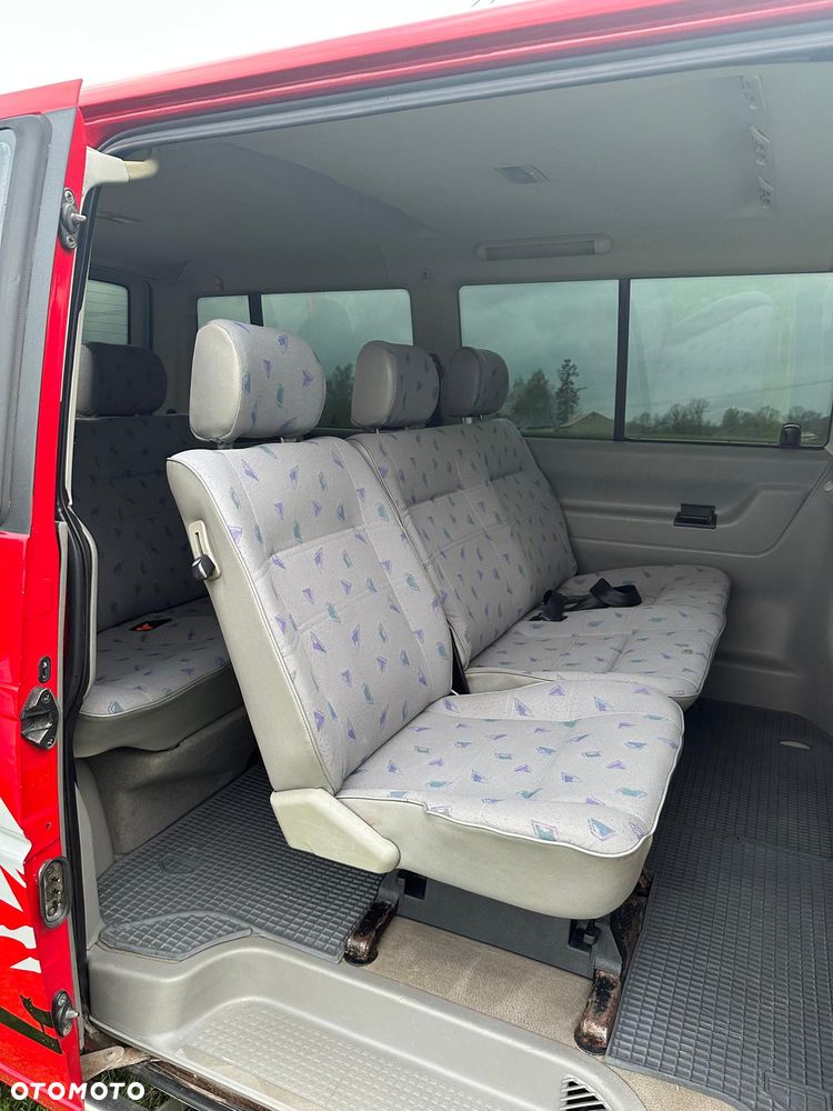 Volkswagen Caravelle - 10