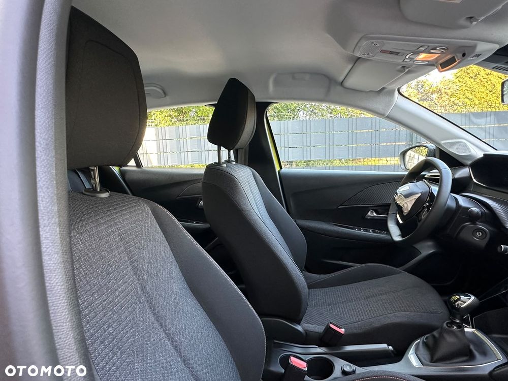 Peugeot 208 - 8