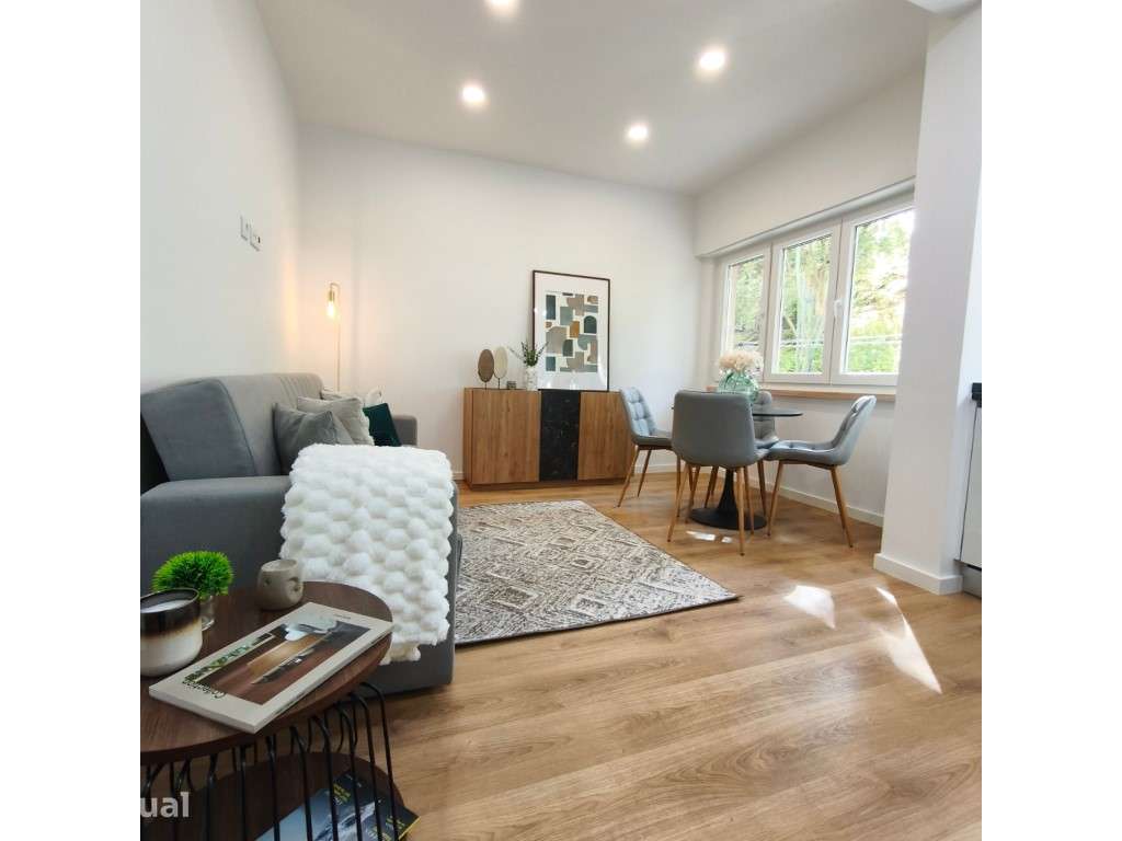 Apartamento T2 Remodelado com Suíte e Arrecadação de 27m² em Benfica - Grande imagem: 2/22