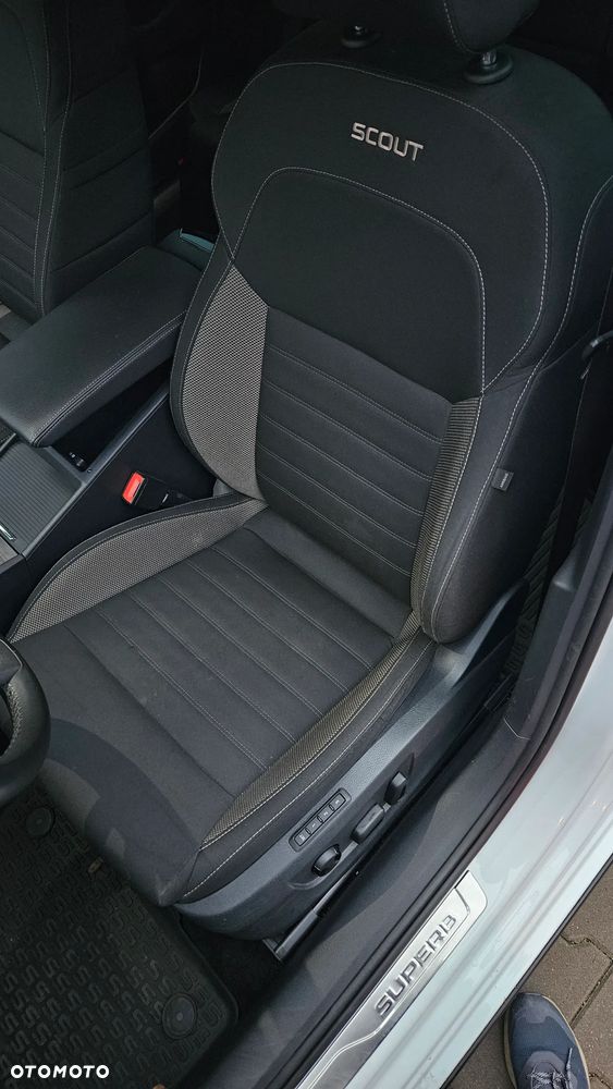 Skoda Superb 2.0 TDI SCR 4x4 Scout DSG - 10