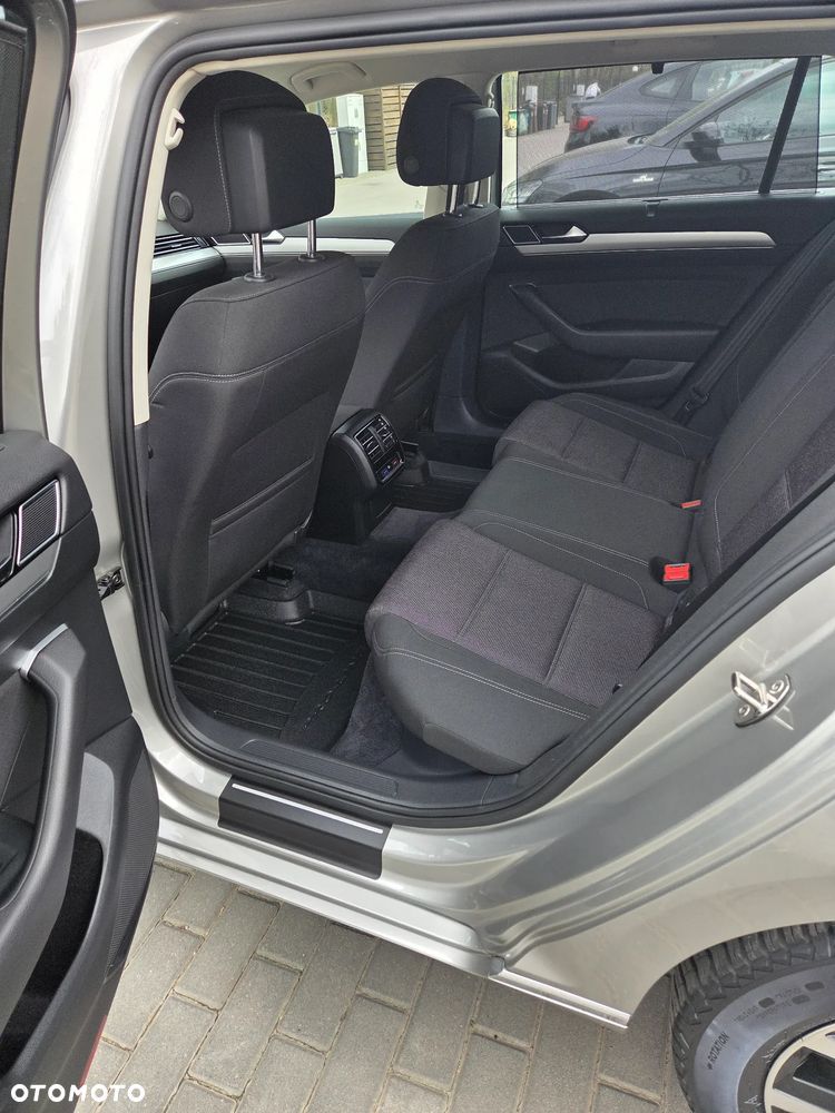 Volkswagen Passat - 2