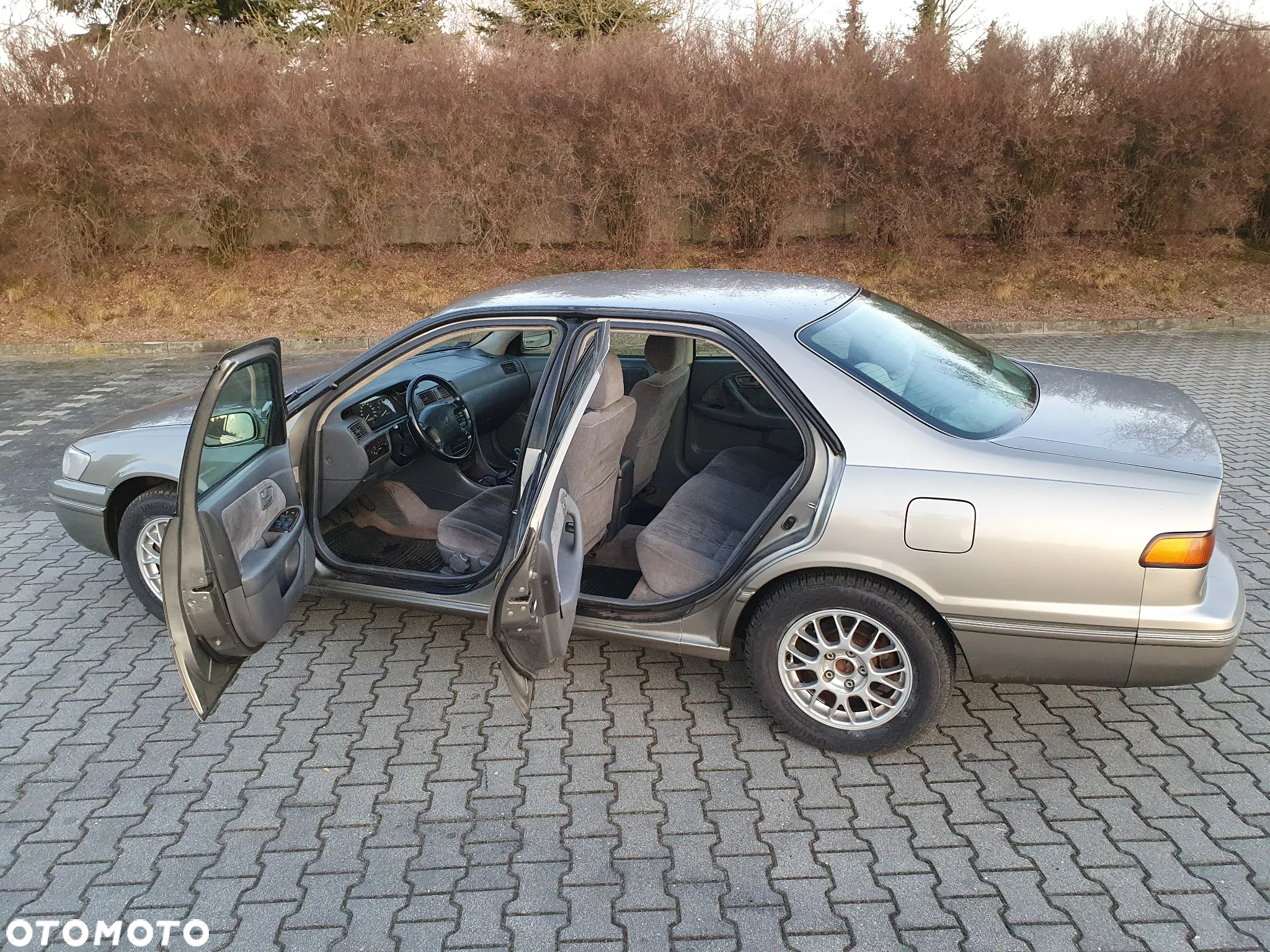 Toyota Camry 2.2 GL - 6