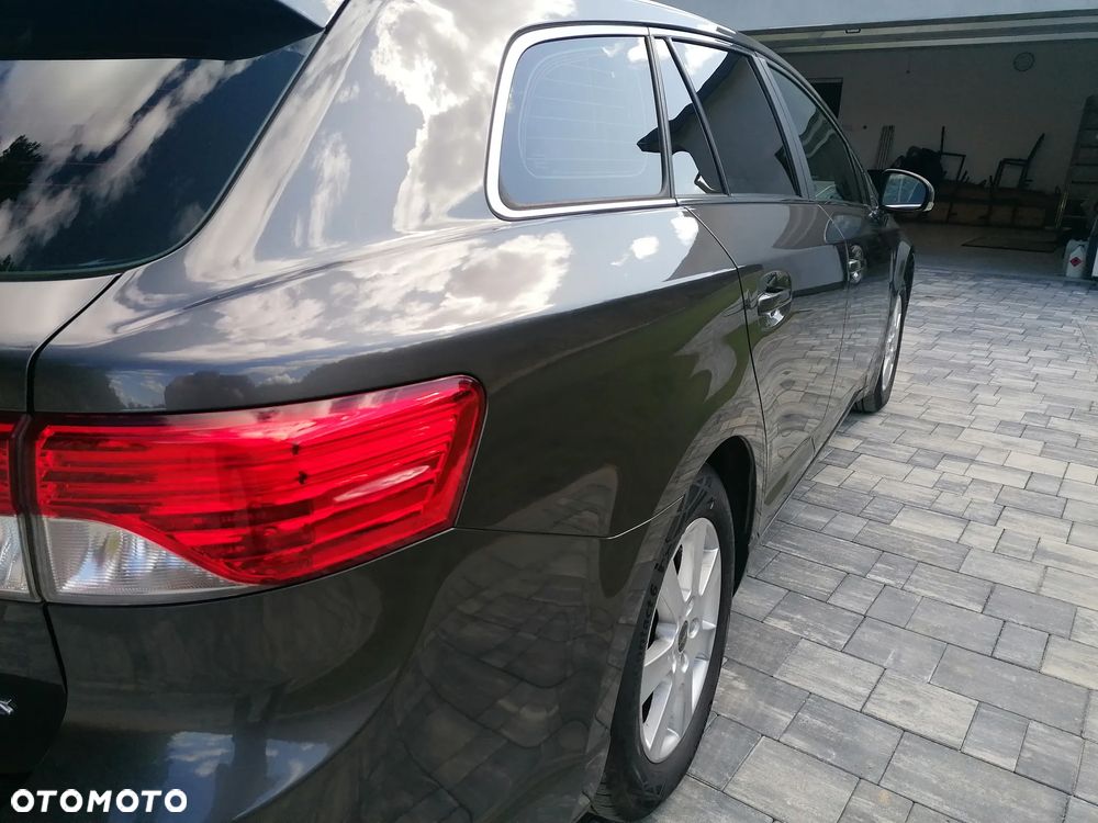 Toyota Avensis 2.0 D-4D Comfort - 6