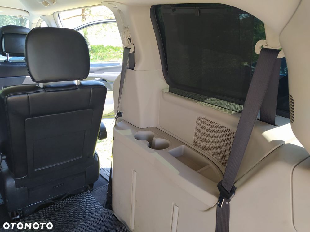 Chrysler Town & Country 3.6 Limited - 37