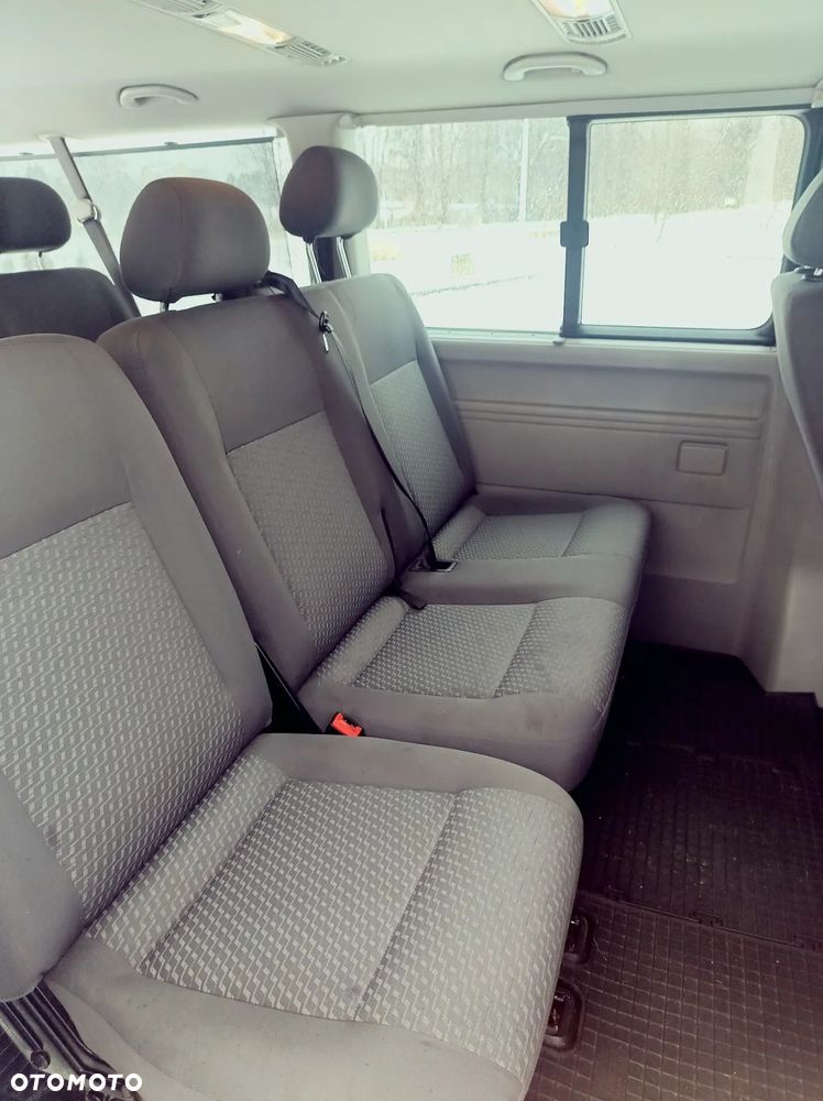 Volkswagen Caravelle - 9