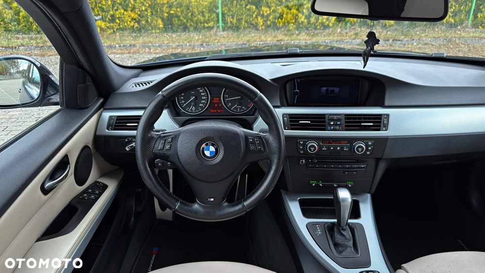 BMW Seria 3 330d xDrive DPF Edition Sport - 25