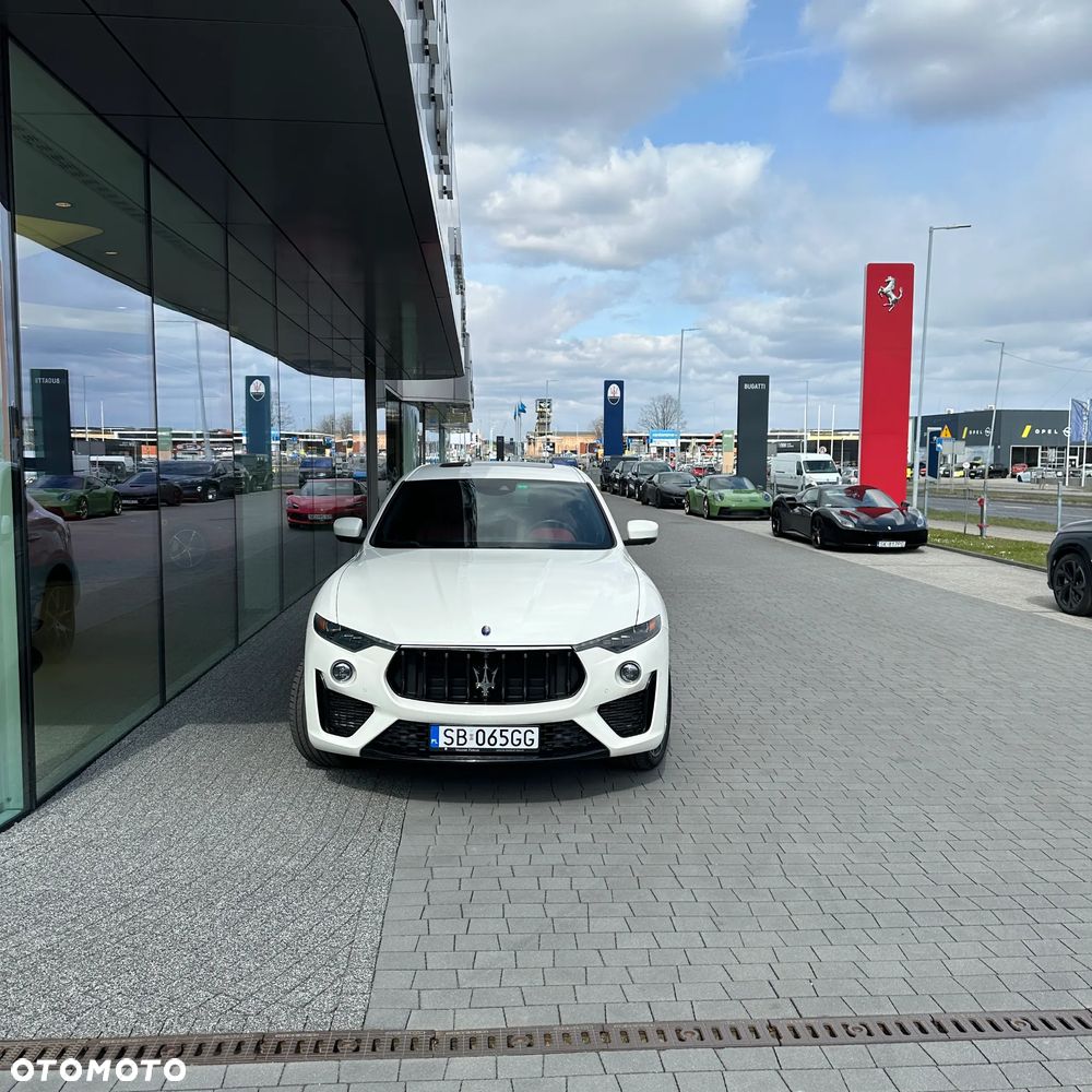 Maserati Levante Q4 Executive - 12