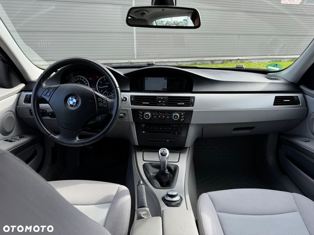 BMW Seria 3 318i - 22