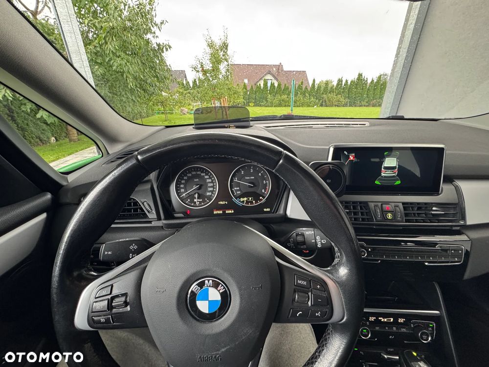 BMW Seria 2 218d - 10
