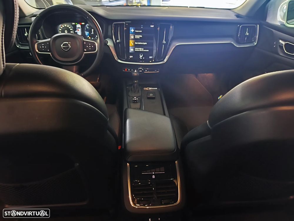 Volvo V60 2.0 D3 Momentum Geartronic - 9