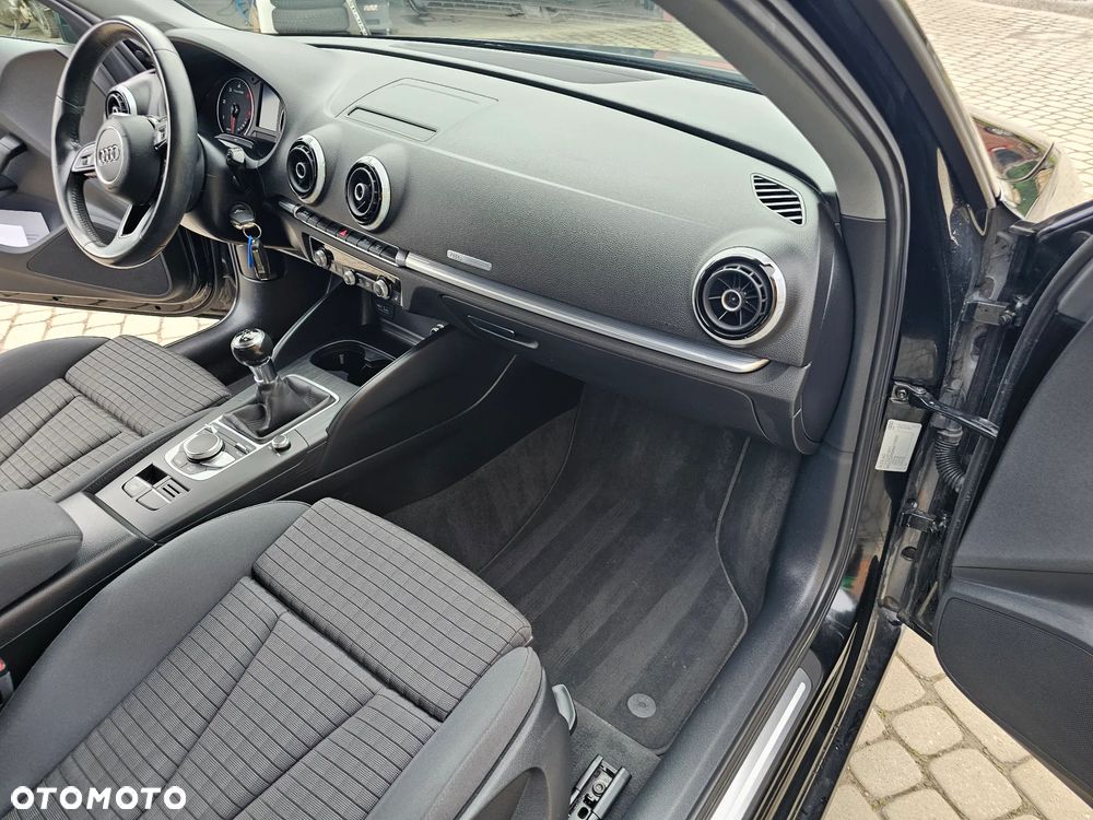 Audi A3 Sportback 2.0 TDI Ambiente - 19