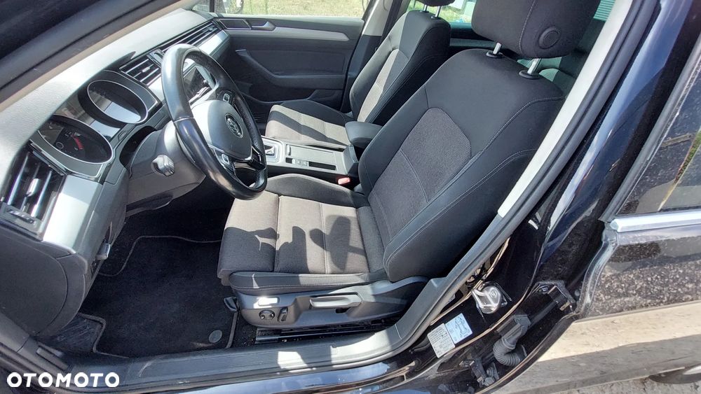 Volkswagen Passat - 15