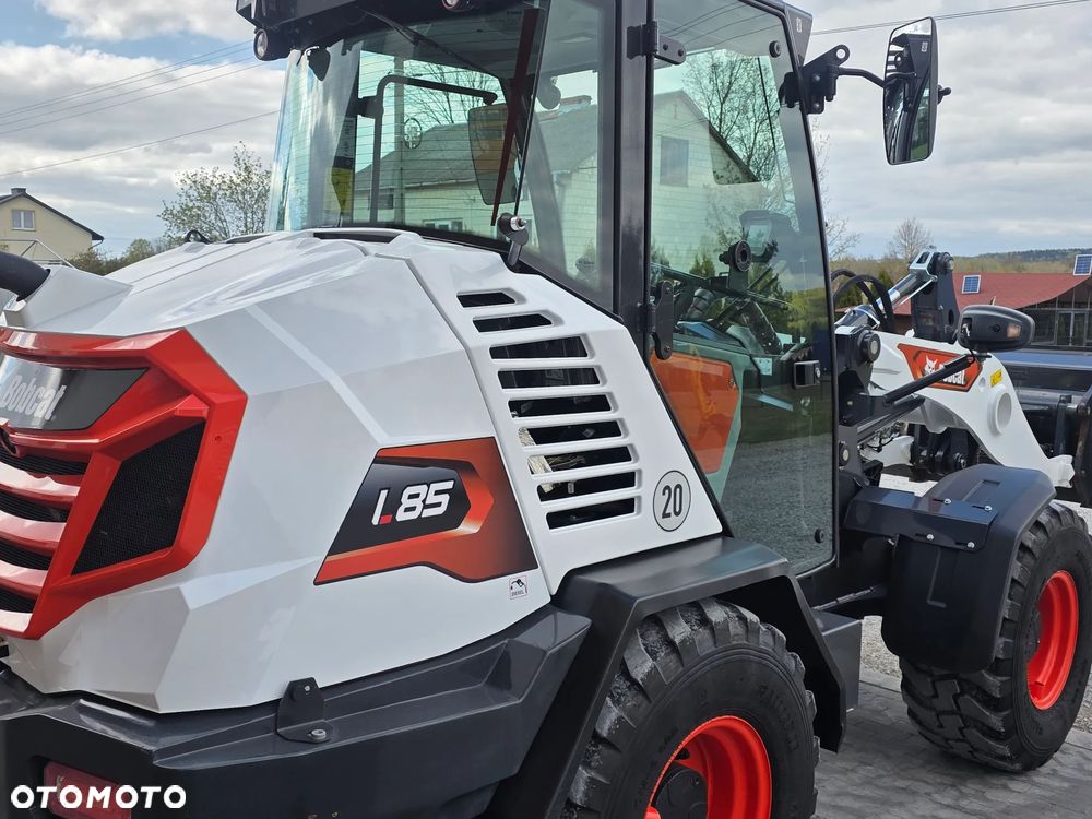 Bobcat Ładowarka kołowa Bobcat L 85 jak nowa sprowadzona z Niemiec zadbana łyżka widły serwisowana Cat kamera - 17