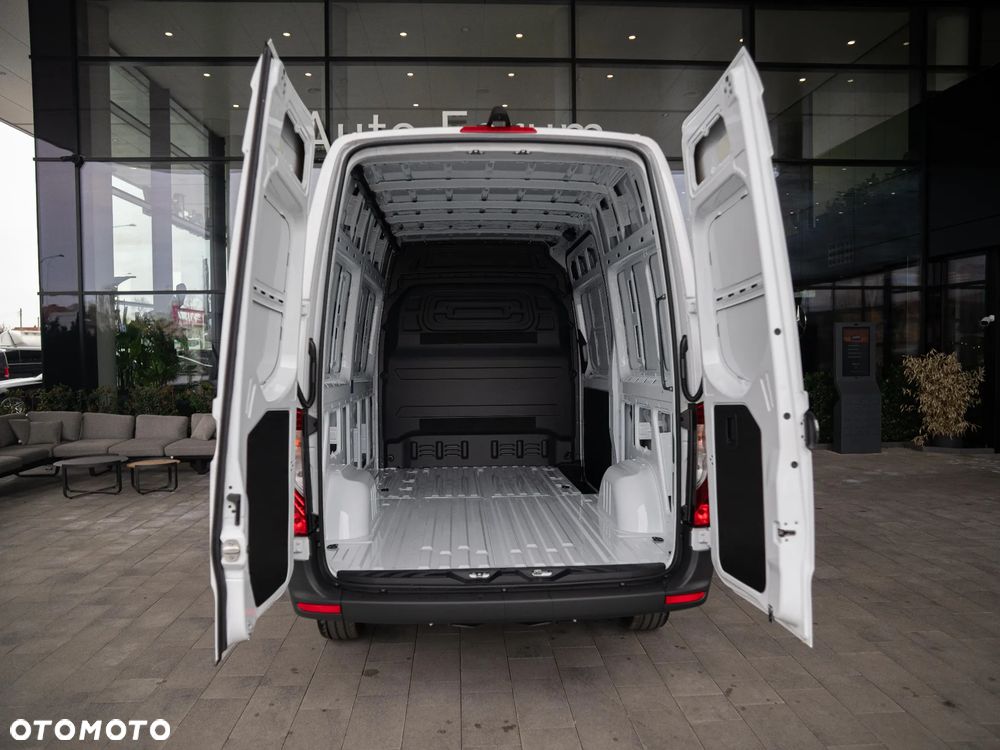 Mercedes-Benz Sprinter - 20