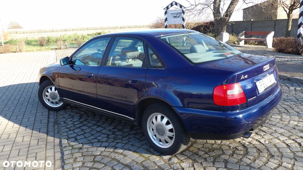 Audi A4 Limousine - 8