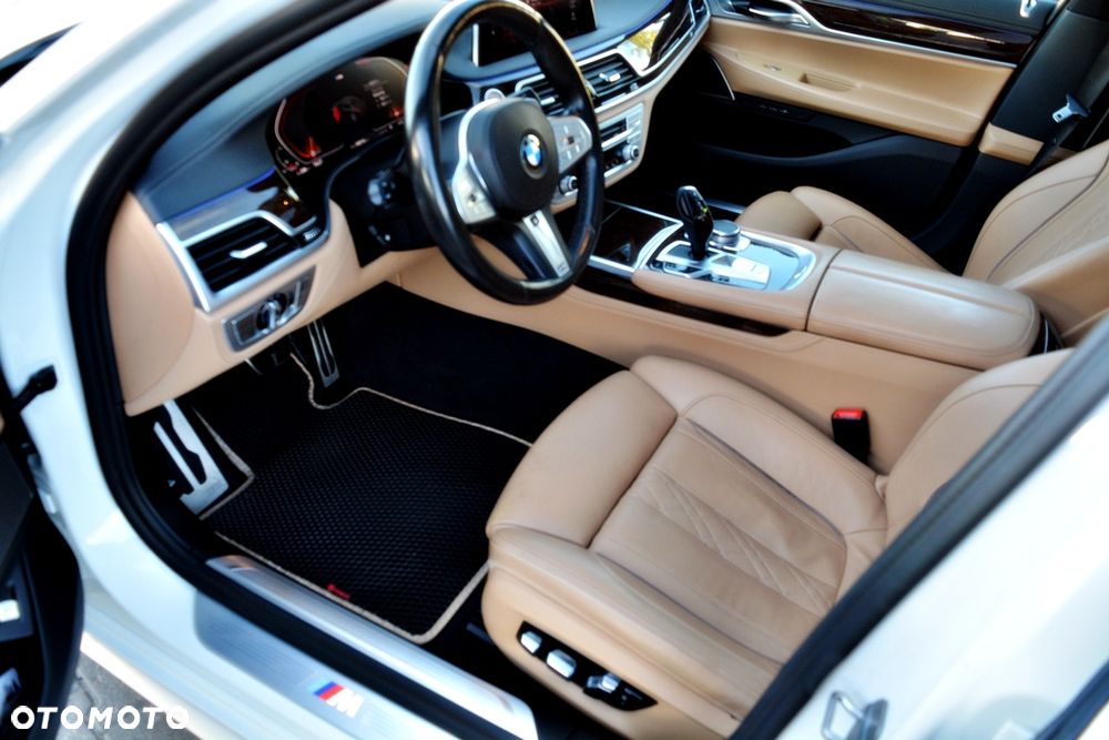 BMW Seria 7 750Li xDrive - 26