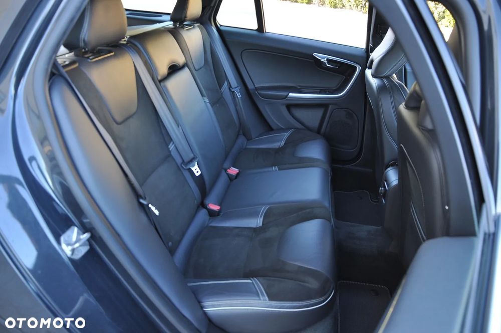 Volvo V60 D4 Geartronic RDesign - 25