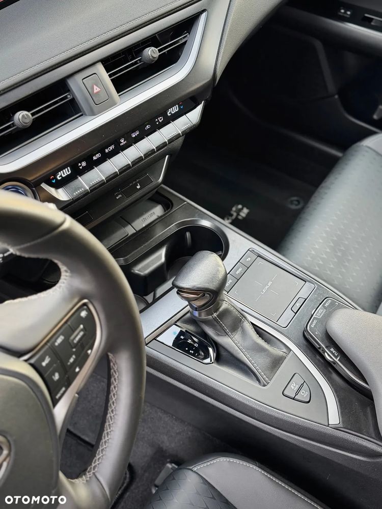 Lexus UX 250h GPF F Impression 2WD - 27