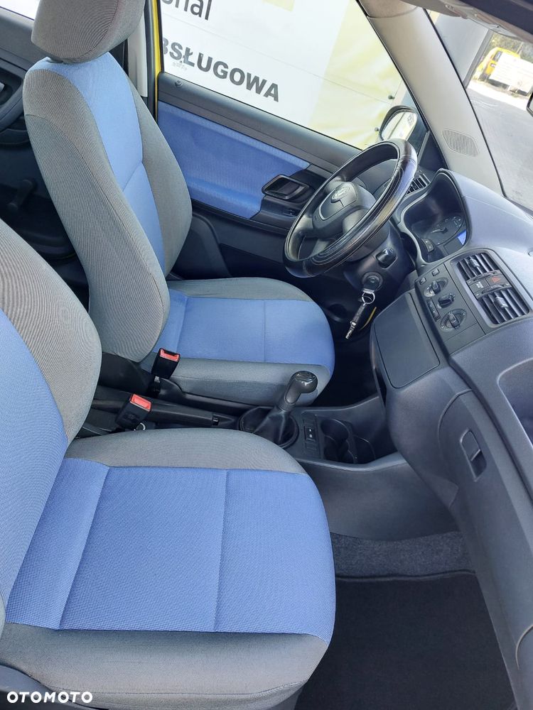 Skoda Fabia 1.2 HTP Cool Colour Edition - 11