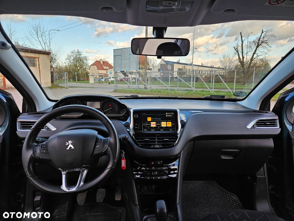 Peugeot 2008 1.2 Pure Tech Style S&S - 7