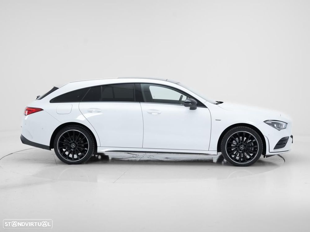 Mercedes-Benz CLA 250 e Shooting Brake AMG Line - 3