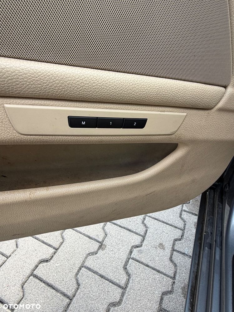 BMW Seria 5 525d - 13