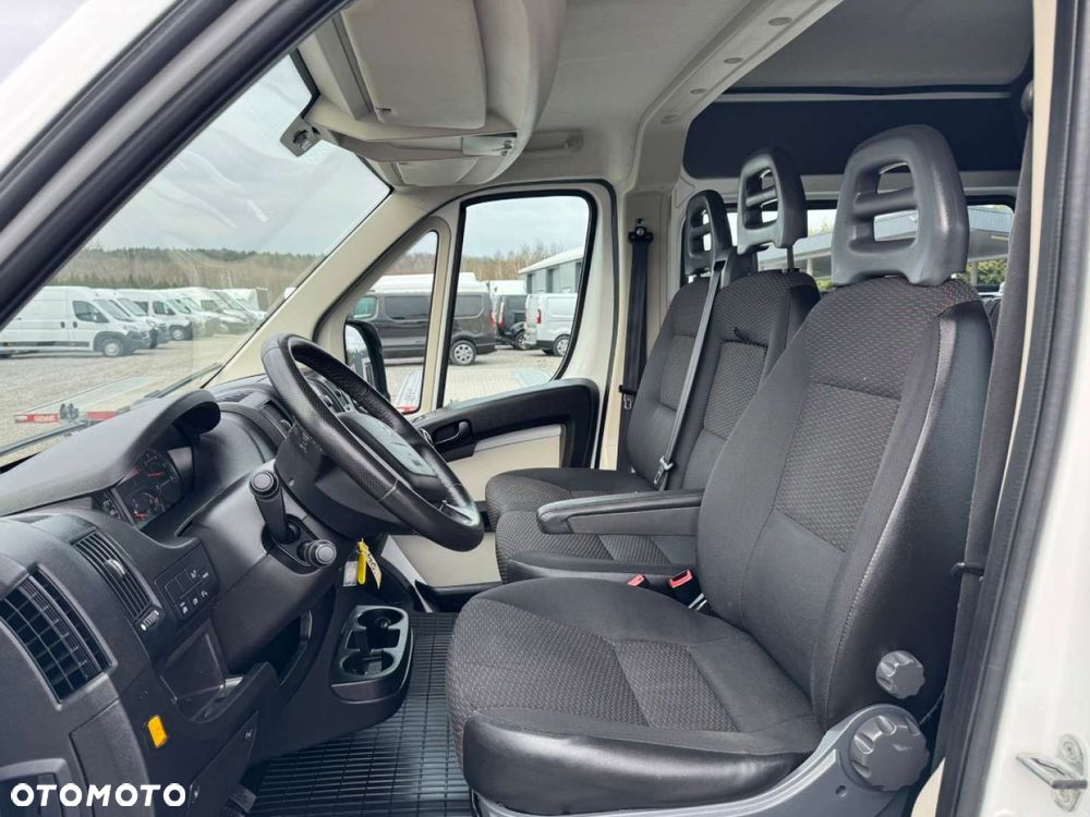 Peugeot Boxer  Maxi  7-osobowy - 39