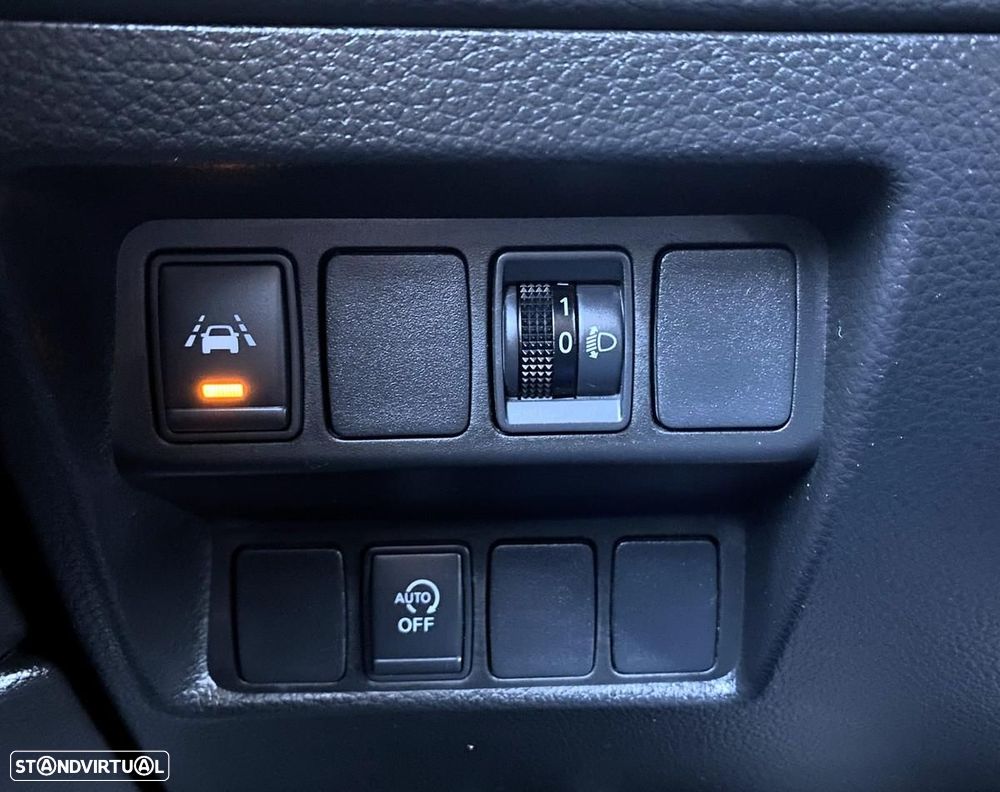 Nissan Qashqai 1.5 dCi N-Connecta J18 - 25