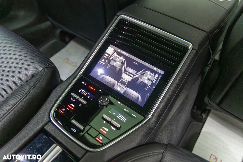 Porsche Panamera - 22