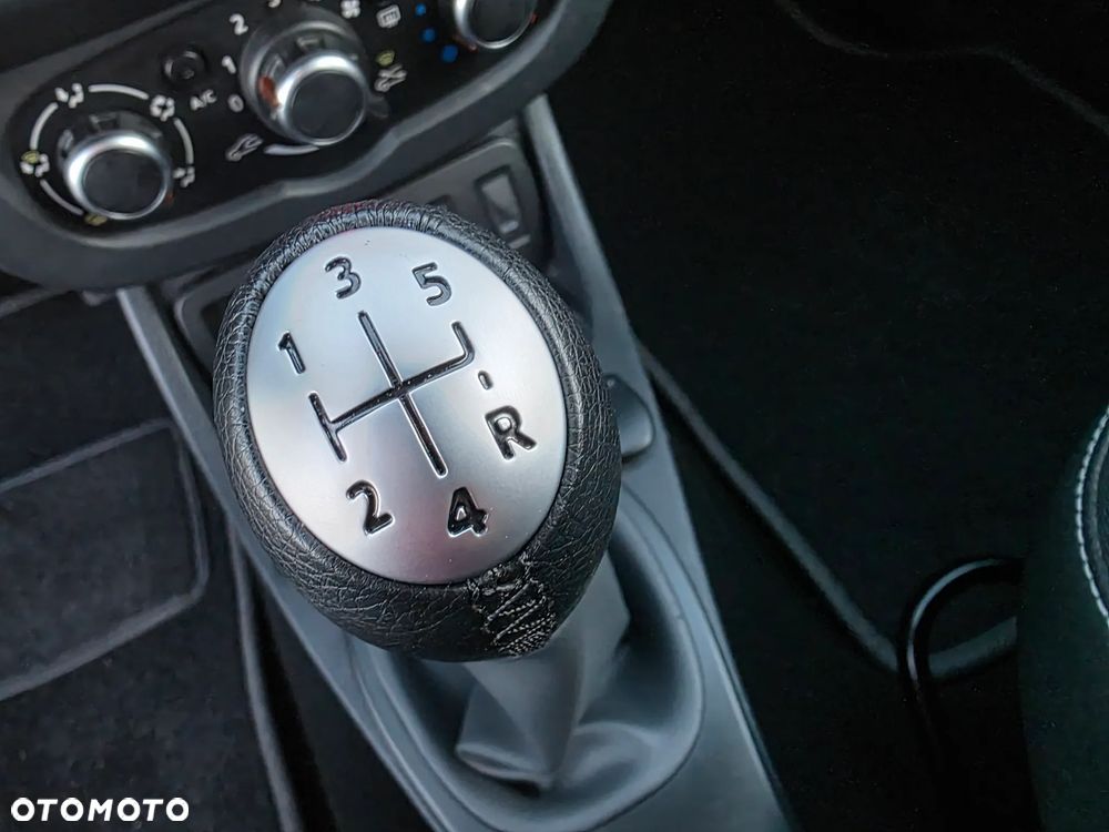 Dacia Duster 1.6 SCe Essential - 29