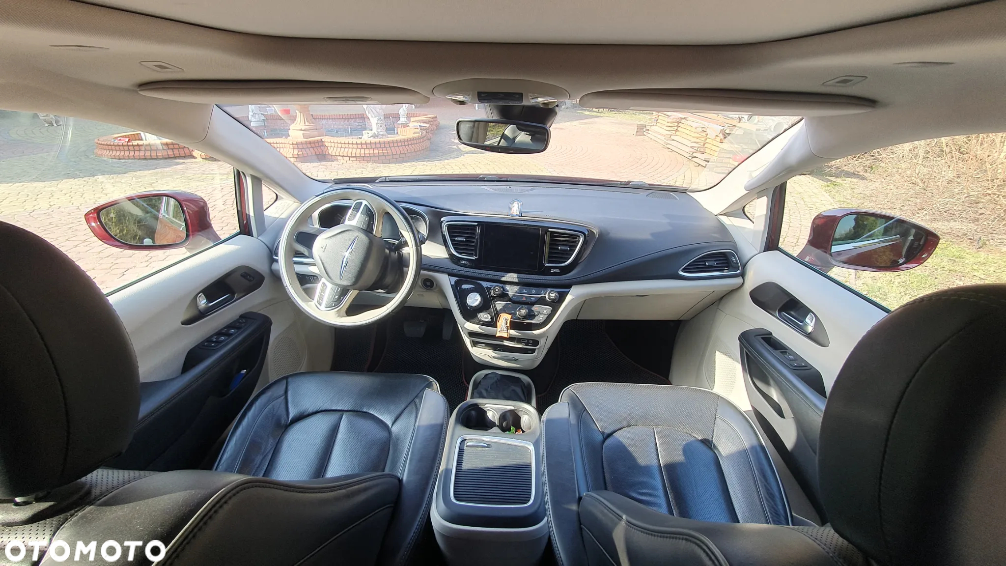 Chrysler Pacifica - 28