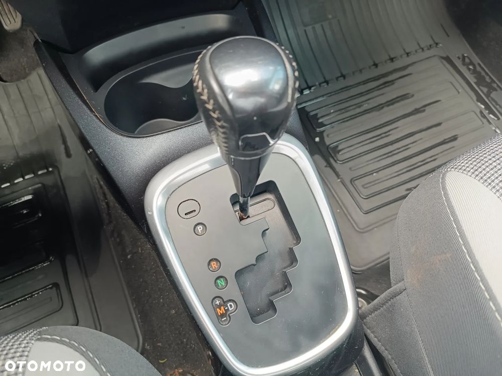 Toyota Yaris 1.5 20th Anniversary CVT - 12