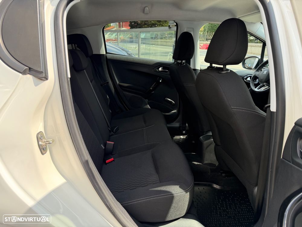 Peugeot 208 82 VTI Style — fotografia 33